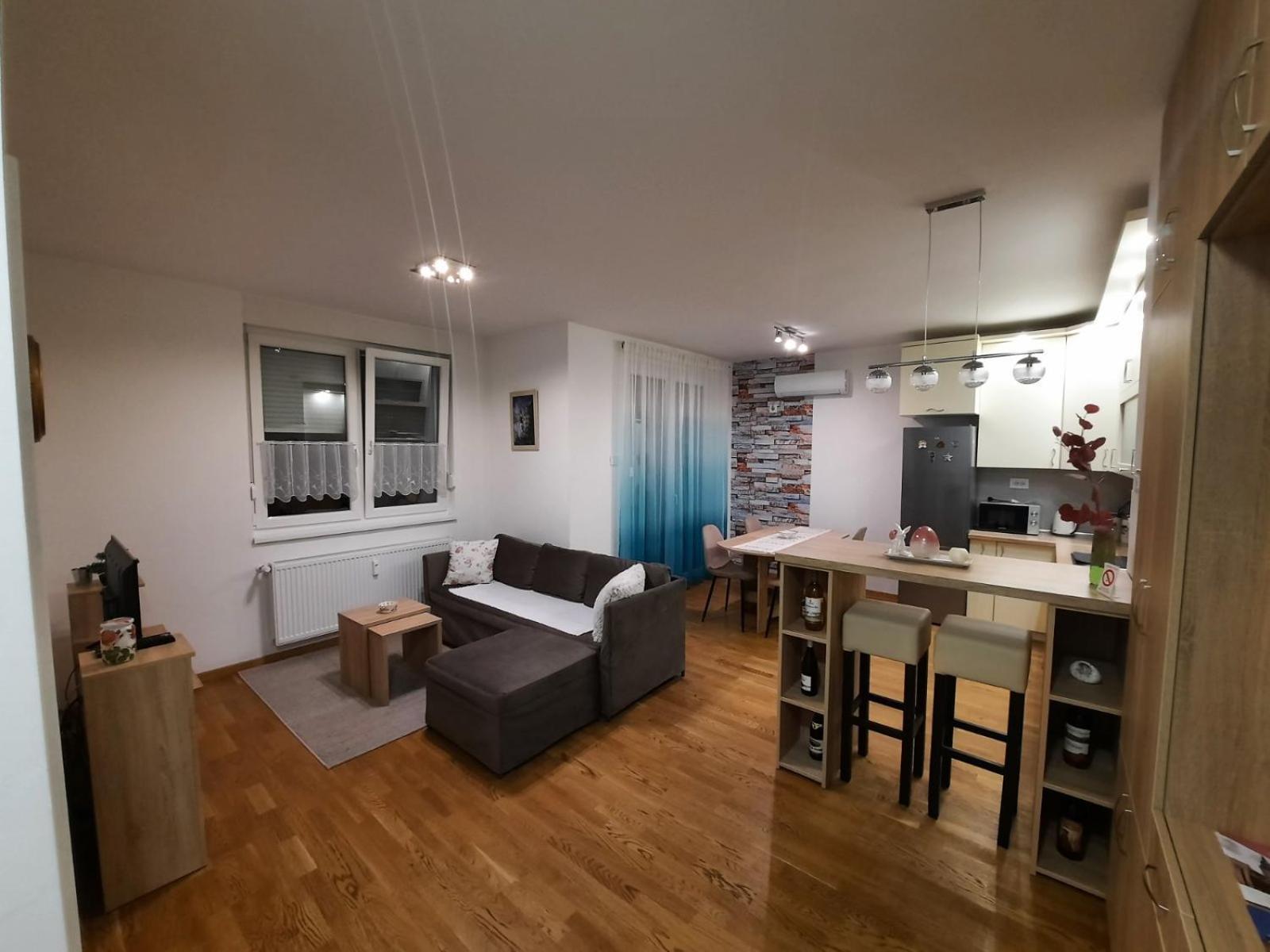 Lux Advent Apartment Subotica Dış mekan fotoğraf