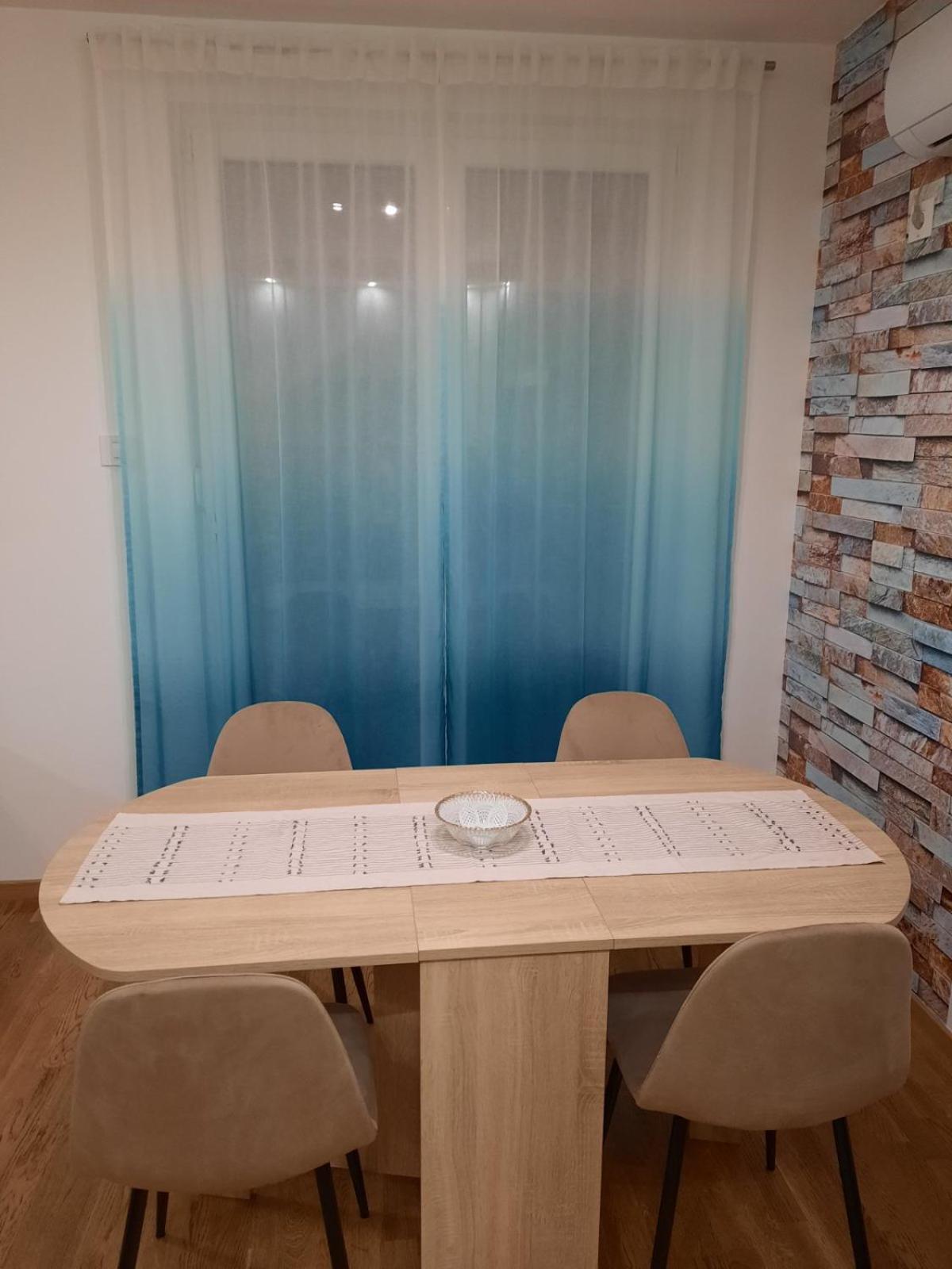 Lux Advent Apartment Subotica Dış mekan fotoğraf