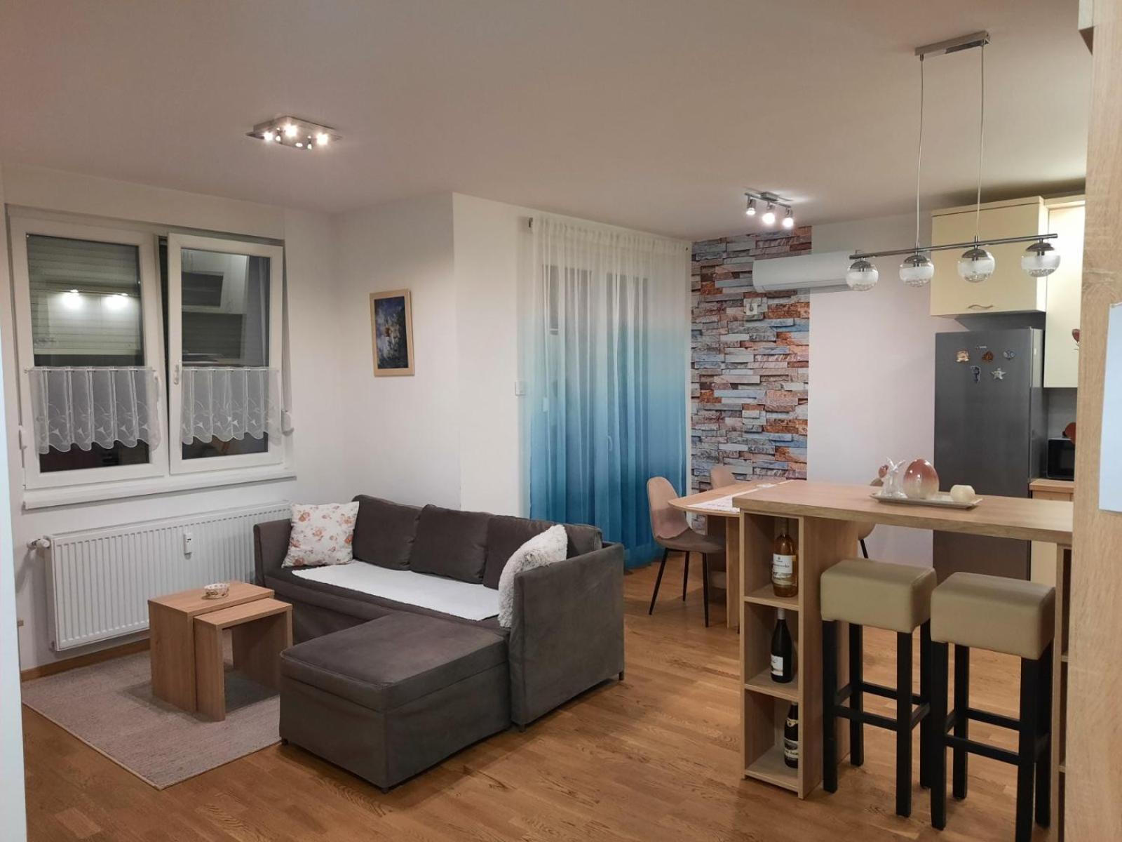Lux Advent Apartment Subotica Dış mekan fotoğraf