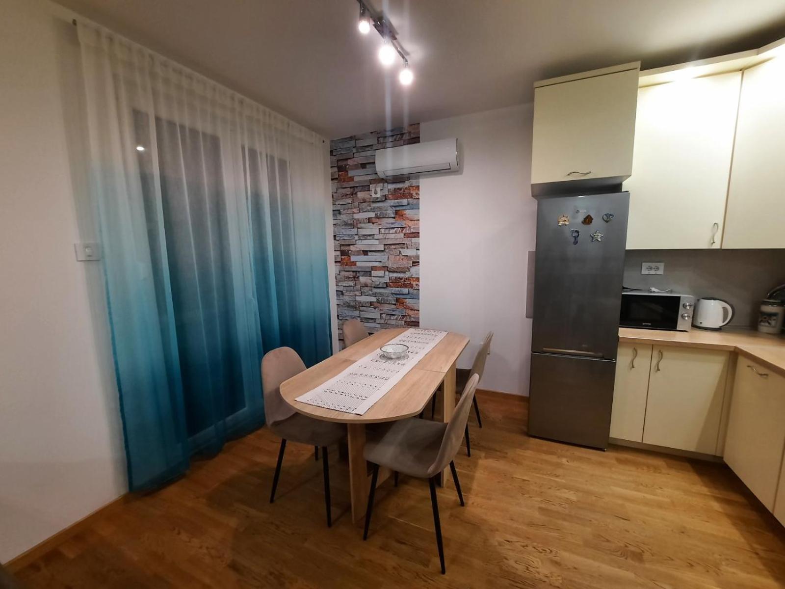 Lux Advent Apartment Subotica Dış mekan fotoğraf