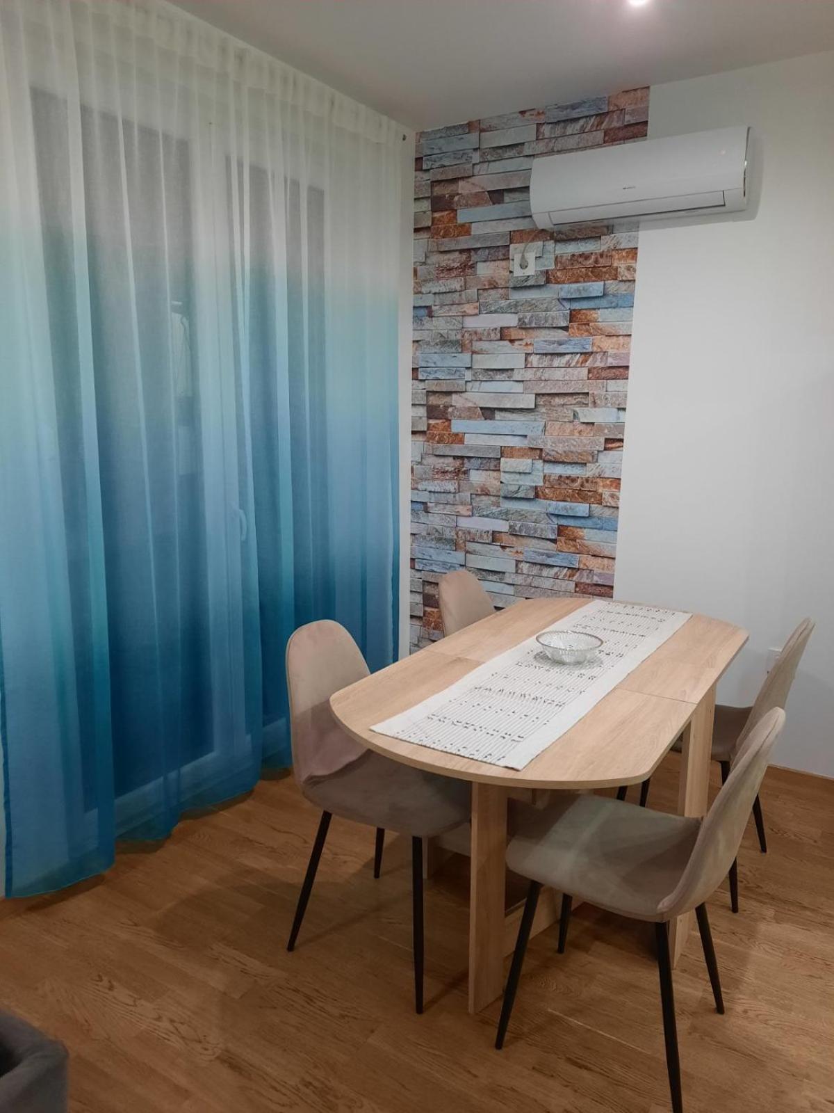 Lux Advent Apartment Subotica Dış mekan fotoğraf